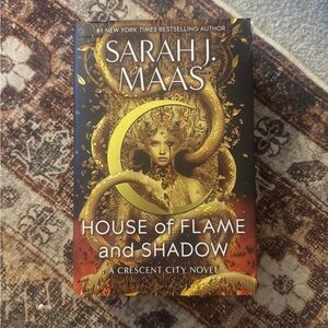House of Flame and Shadow Sarah J Maas